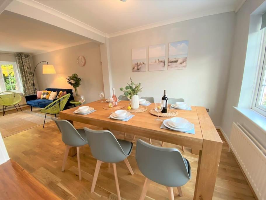 Redhill Town Centre 3 Bed House Near Gatwick Airport, Easy Commute To London Apartment ภายนอก รูปภาพ