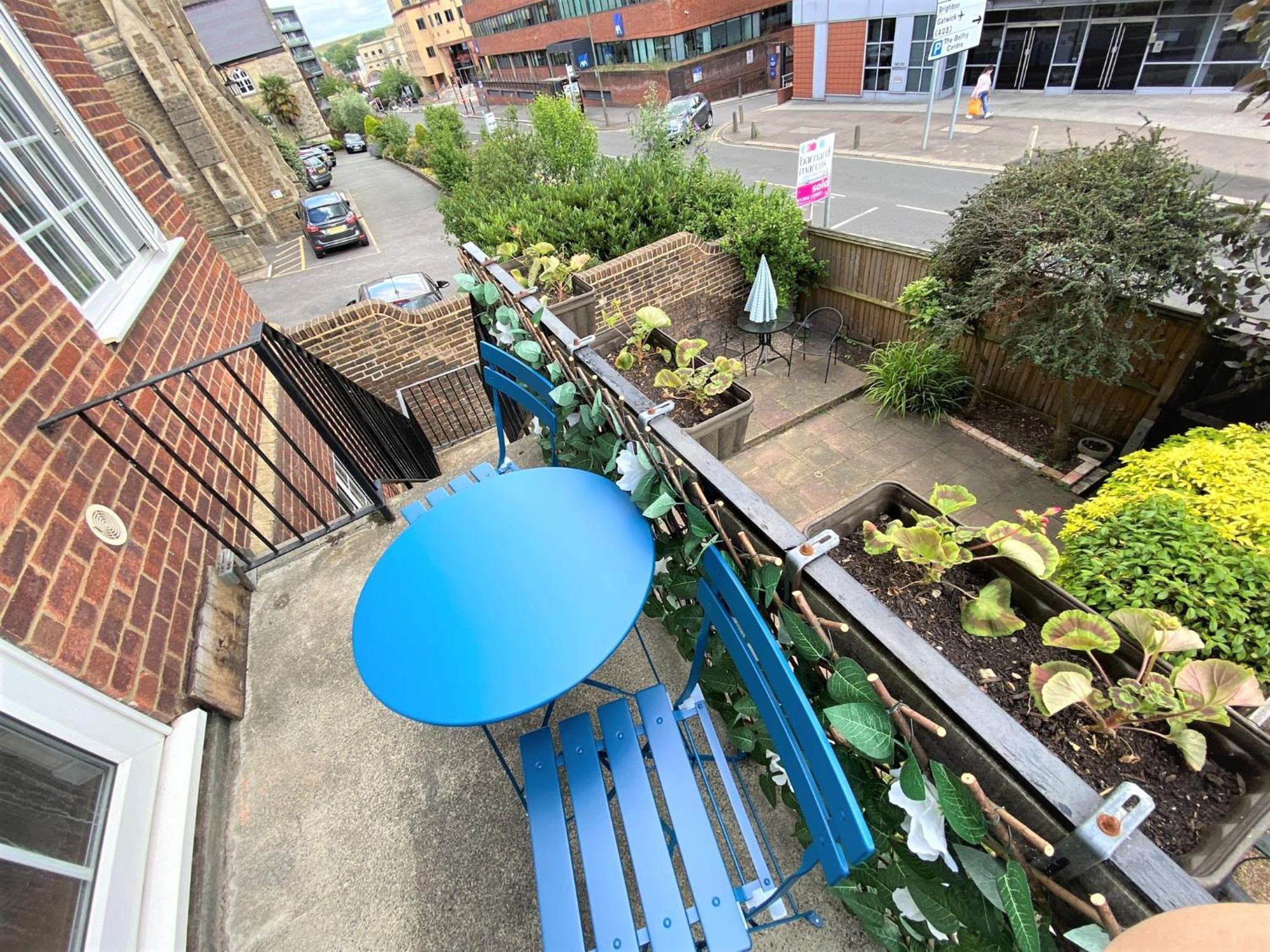 Redhill Town Centre 3 Bed House Near Gatwick Airport, Easy Commute To London Apartment ภายนอก รูปภาพ